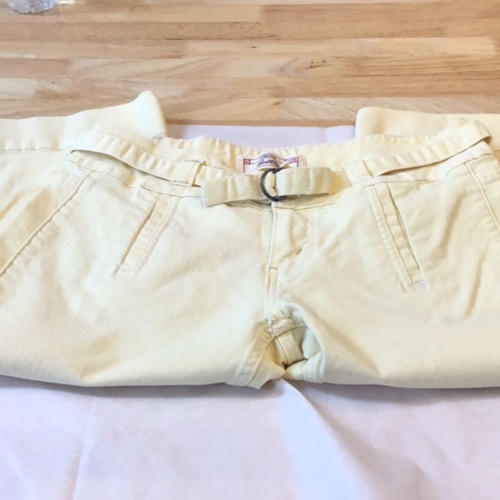 🎁5/10.00🎁 Sale!Levi’s Straus Capri jeans/ Denim, couple stains,, vintage